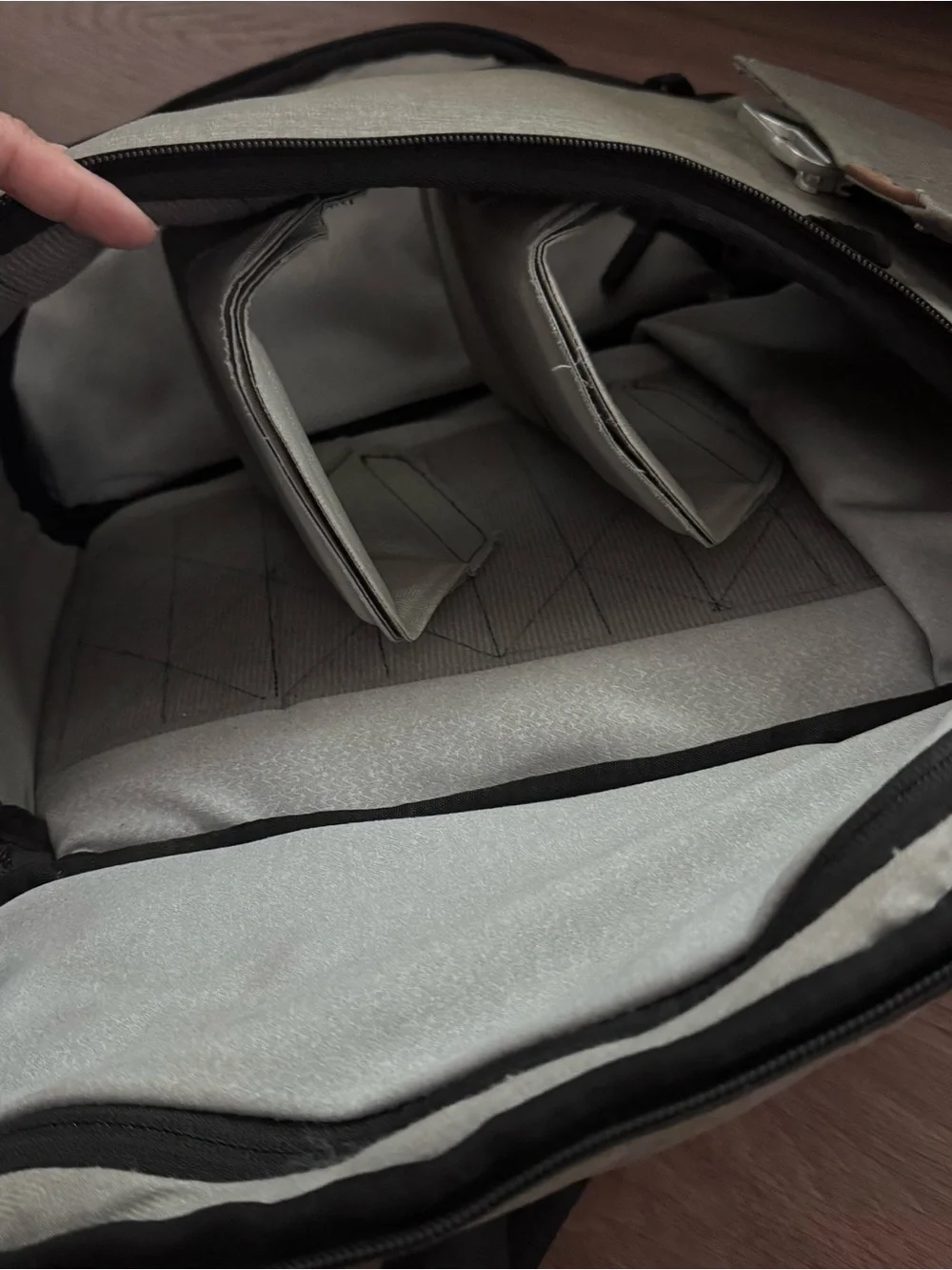Peak design Men's Gray the everyday 20L Backpack with Leather Trim
